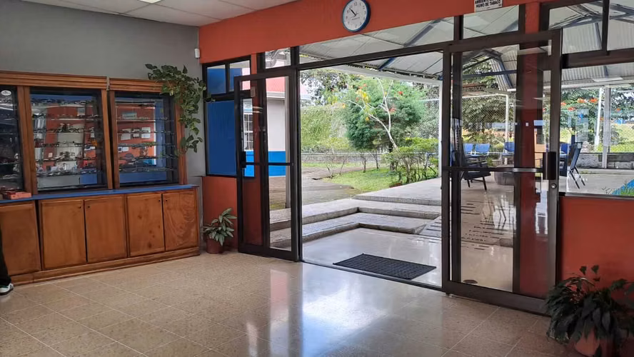 Venta propiedad con clinica - Imagen 2