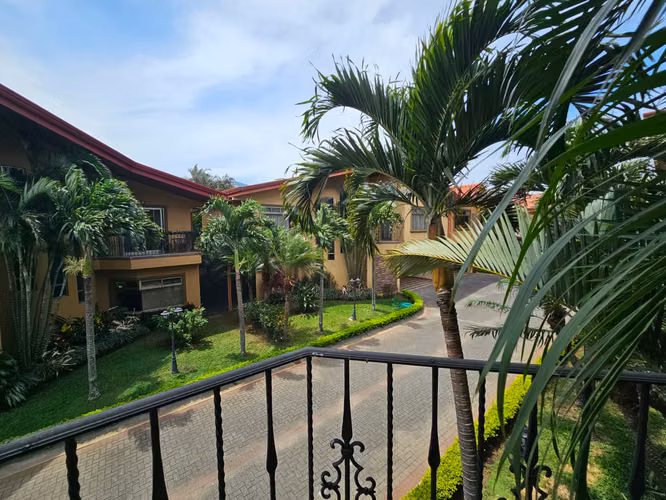 En Renta – Casa Los Laureles