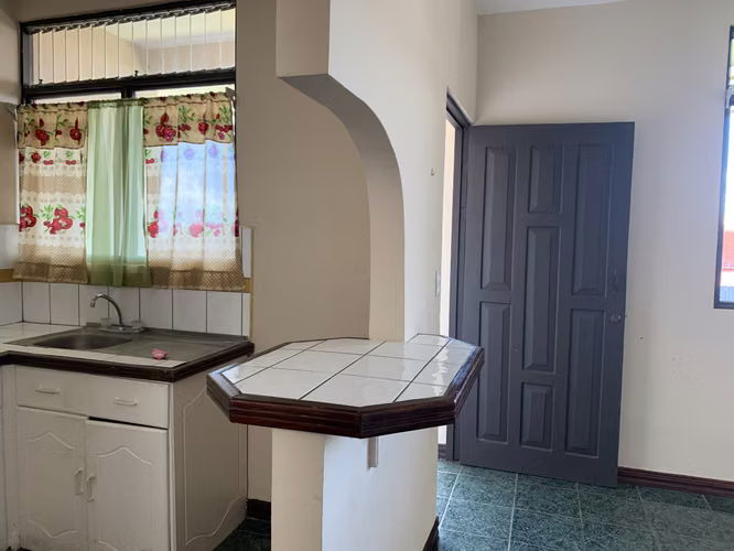 Alquilo apartamento en Mercedes Norte, segundo piso, cochera 1 carro, 2 habitaciones - Imagen 10
