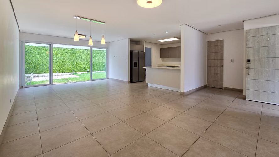 Alquiler de moderna casa ubicada en Escazú - Imagen 2