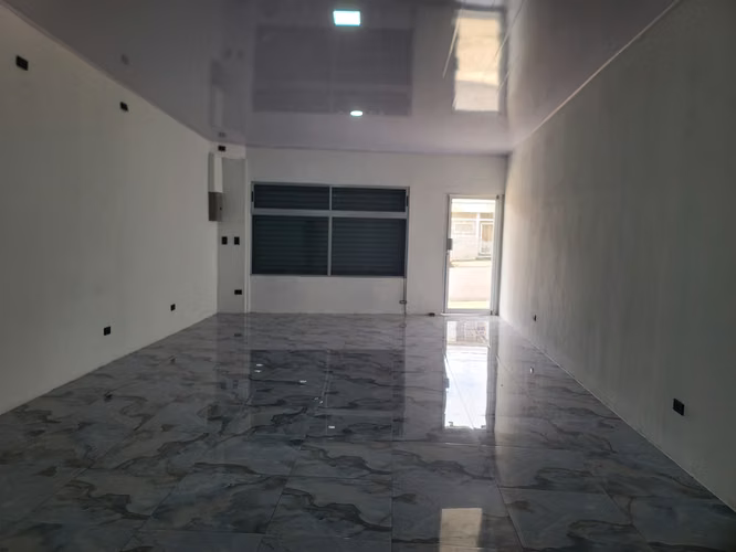 Local de 70 m2 en San Francisco 2 Rios