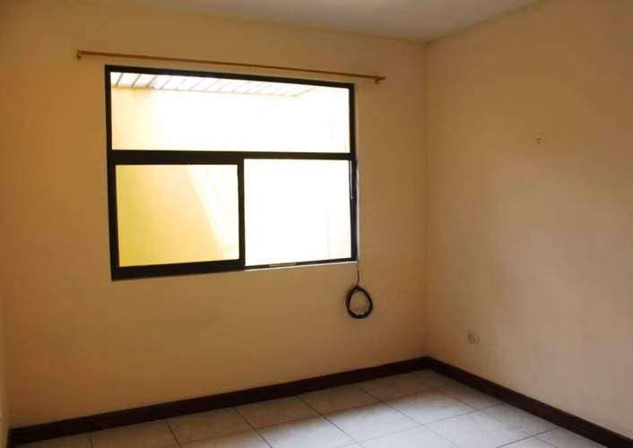 Apartamento en RENTA seguro espacioso y comodo cerda de el colegio Britanico - Imagen 4