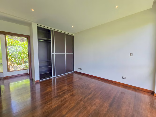 Lujosa Casa Contemporánea en Residencial Montaña del Sol / Santa Ana / 420 m² / Lote 1.577 m² - Imagen 8