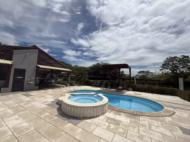 CASA EN ALQUILER AMUEBLADA EN CONDOMINIO LIBERIA