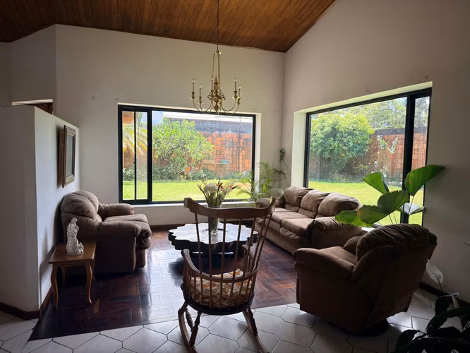 Venta de Amplia casa de un solo nivel en Curridabat. - Imagen 5