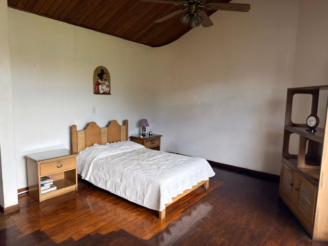 Venta de Amplia casa de un solo nivel en Curridabat. - Imagen 13