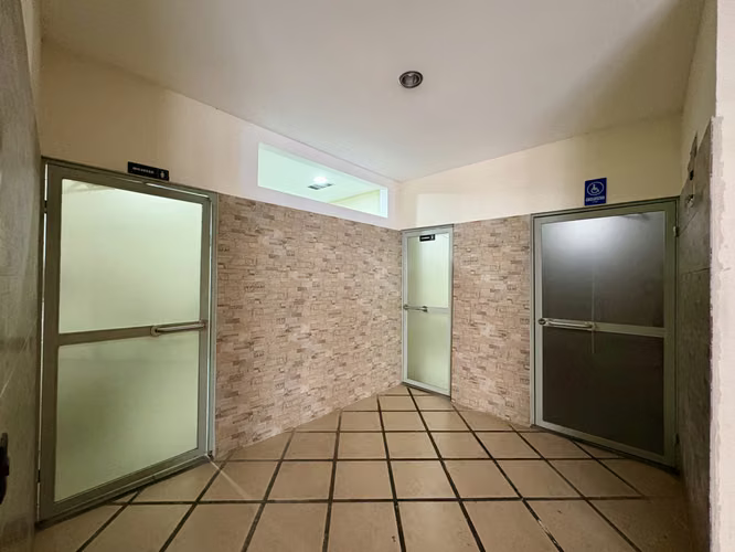 Local Comercial en Alquiler en San Rafael de Escazú - 140m² - Cerca de Plaza Roble - Imagen 8