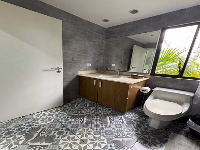3-Bedroom Jaco Condo with Pool Access in Prime Location - Imagen 16