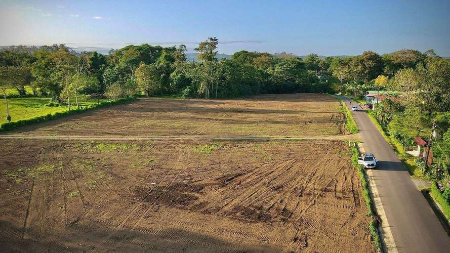 Venta de Lote en . San Carlos-La Fortuna, Alajuela. Oportunidad Única de Inversión. - Imagen 2