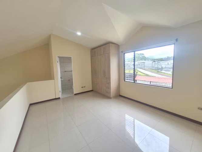ALQUILER DE EXCLUSIVO APARTAMENTO EN CIPRESES DE GRANADILLA, CURRIDABAT