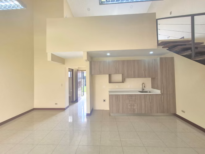 ALQUILER DE EXCLUSIVO APARTAMENTO EN CIPRESES DE GRANADILLA, CURRIDABAT