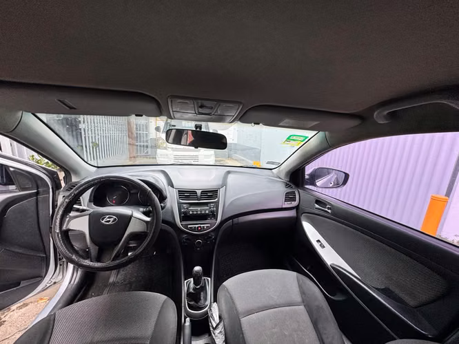 Hyundai Accent Blue - Imagen 2