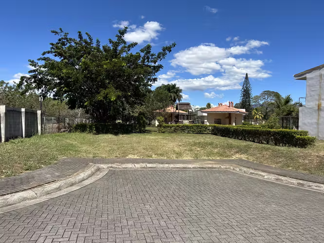 LOTE EN VENTA, CERCA DE LA ENTRADA PRINCIPAL CONDOMINIO HACIENDA EL COYOL - Imagen 6