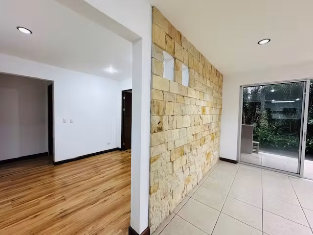 Apartamento con jardín en Pinares, Curridabat