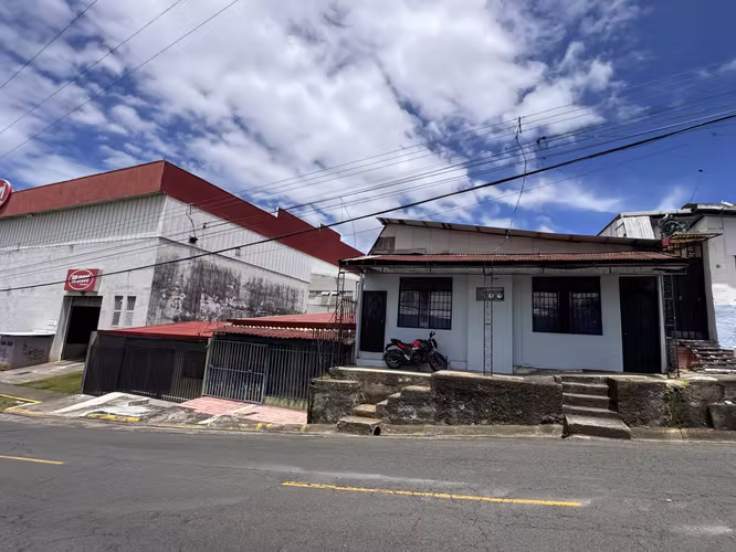 Venta de propiedad con uso de suelo mixto - Imagen 2