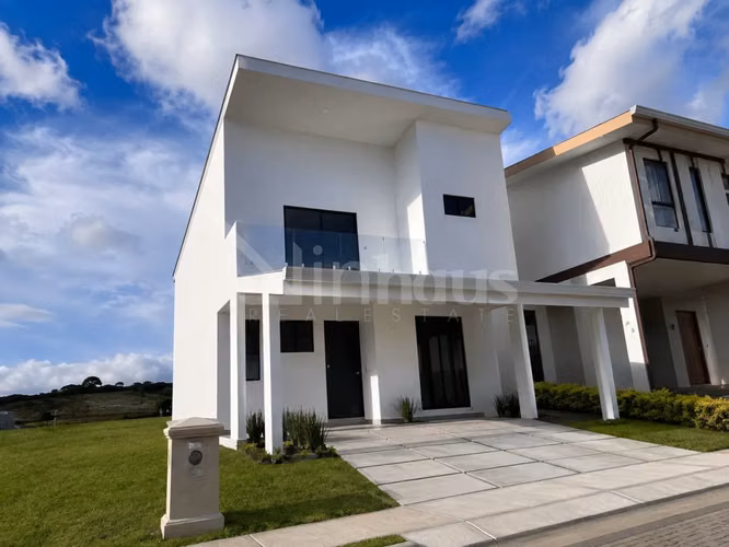 id 43306 Estrene casa nueva en Condominio Hacienda Peráz