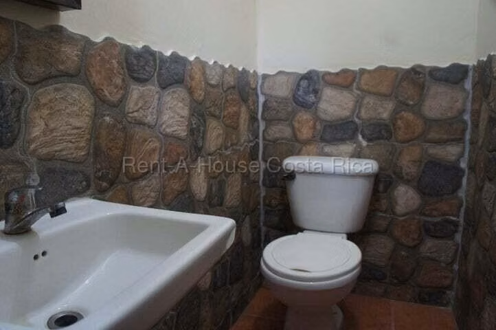 SE ALQUILA CASA EN PLATANARES DE MORAVIA - Imagen 14