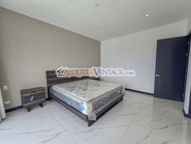 CONDO DE 305 M2 CON 546 M2 DE LOTE EN GUACHIPELIN ESCAZU - Imagen 11