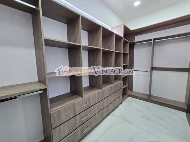 CONDO DE 305 M2 CON 546 M2 DE LOTE EN GUACHIPELIN ESCAZU - Imagen 19