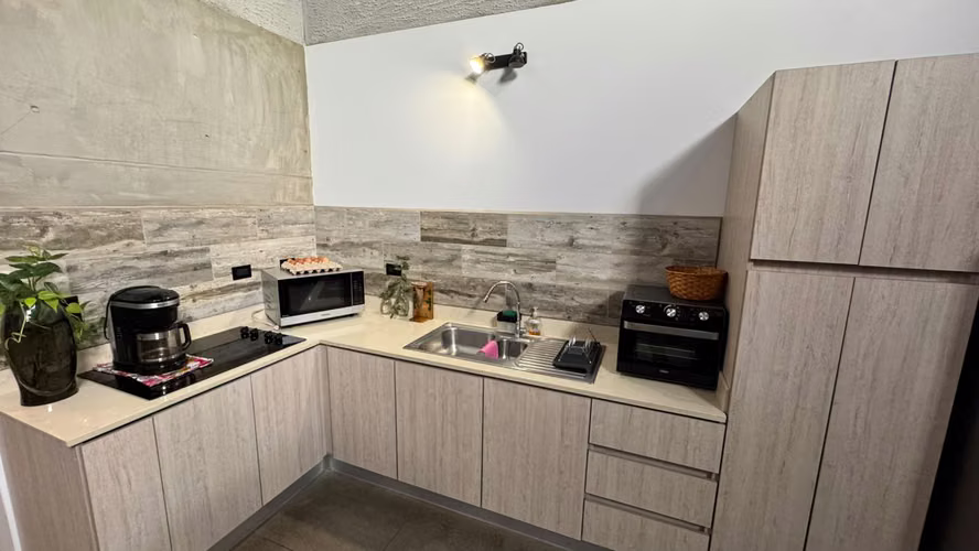 ¡SE VENDE CASA MODERNA EN BARVA DE HEREDIA! - Imagen 12