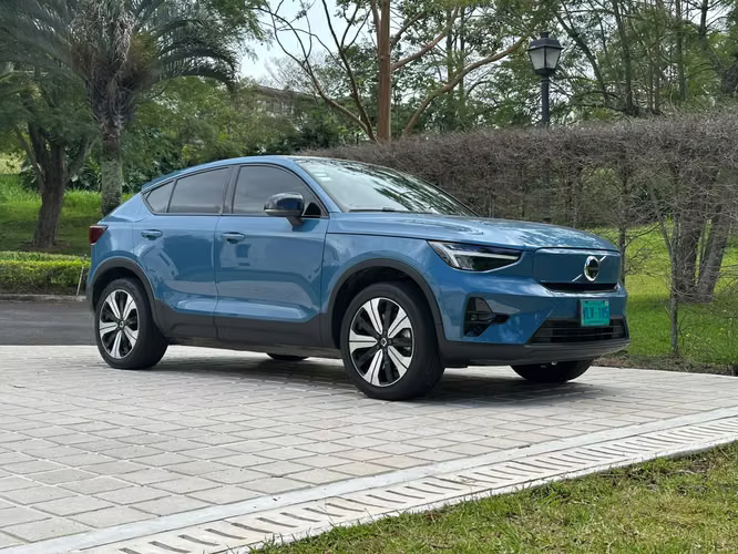 VOLVO C40 P8 - Imagen 12
