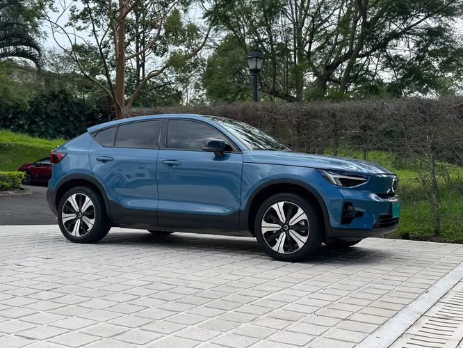 VOLVO C40 P8 - Imagen 13
