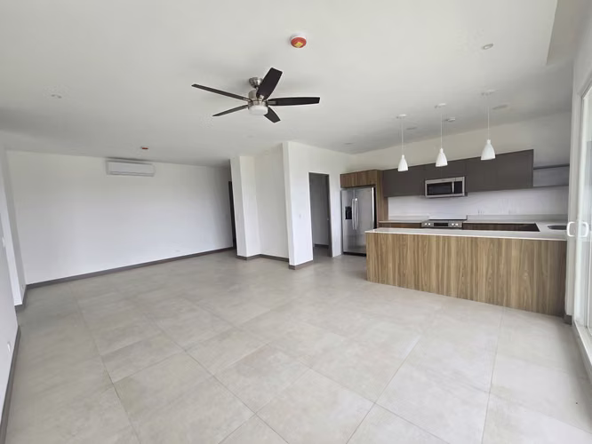 Guachipelín | Casa en Condominio con Amplio Jardín y Vista | $3,700 + IVA