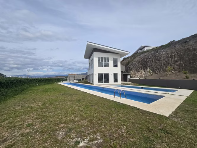 Guachipelín | Casa en Condominio con Amplio Jardín y Vista | $3,700 + IVA - Imagen 19