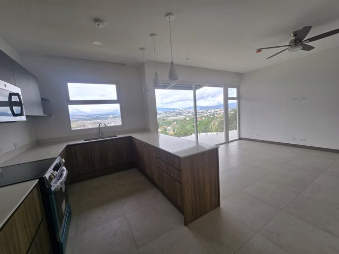 Guachipelín | Casa en Condominio con Amplio Jardín y Vista | $3,700 + IVA - Imagen 4