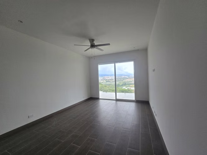 Guachipelín | Casa en Condominio con Amplio Jardín y Vista | $3,700 + IVA - Imagen 11