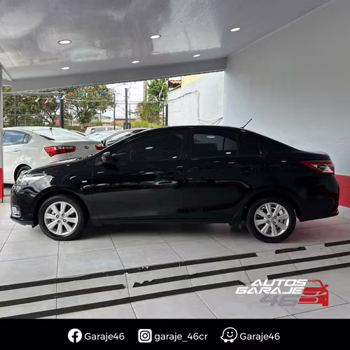 TOYOTA YARIS E 2017