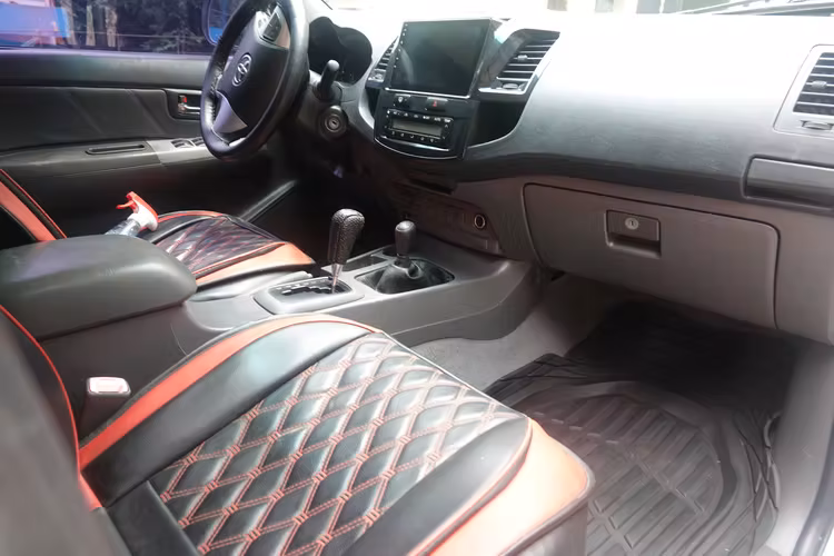 2013 Toyota Hilux Automático - Imagen 10