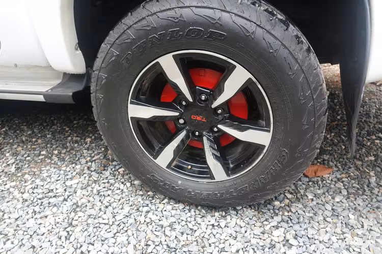 2013 Toyota Hilux Automático - Imagen 8