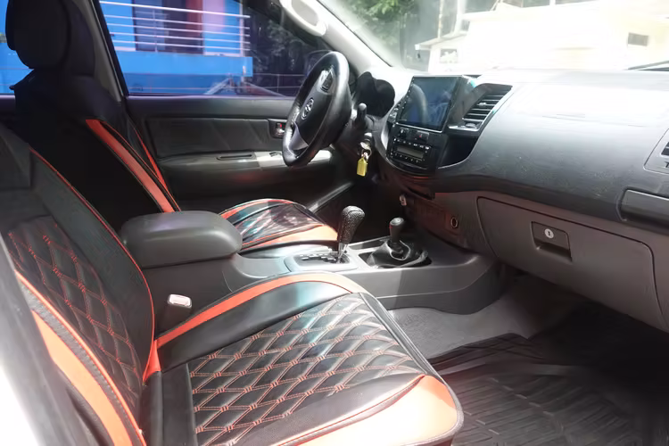 2013 Toyota Hilux Automático - Imagen 12