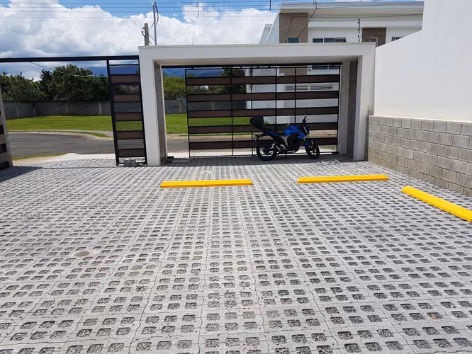 Apto en 2 da planta, ideal para una persona sola.  Muy tranquilo y seguro. - Imagen 2