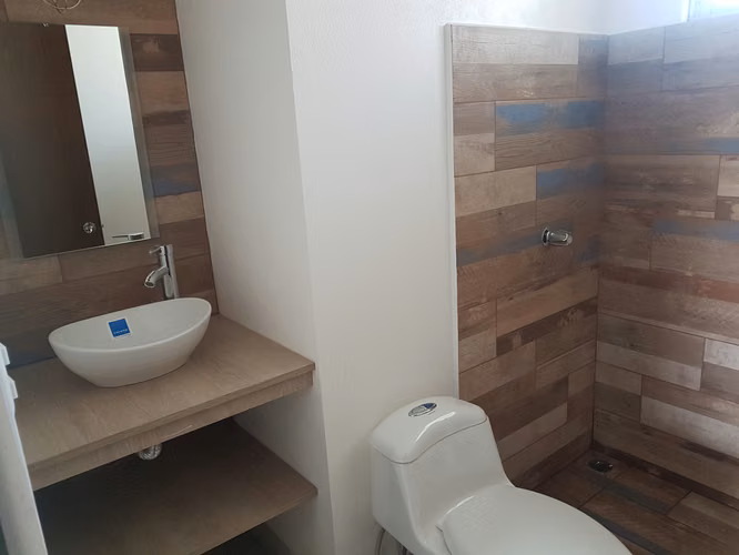 Apto en 2 da planta, ideal para una persona sola.  Muy tranquilo y seguro. - Imagen 7