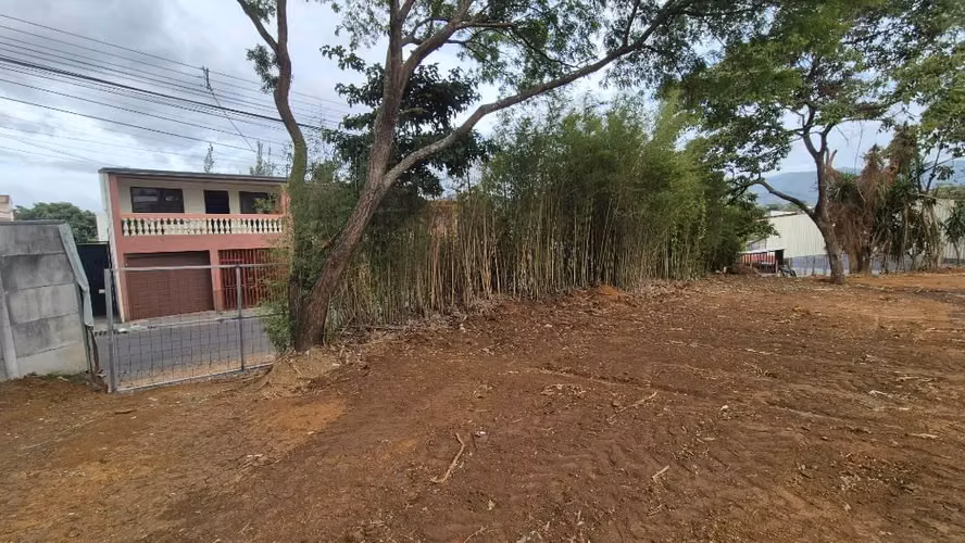 Venta de lote 2580m². Uso multifamiliares o