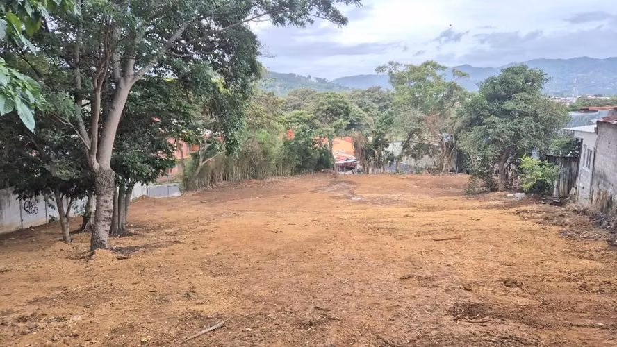 Venta de lote 2580m². Uso multifamiliares o