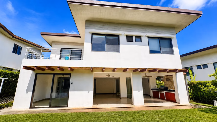 VENTA DE CASA EN RÍO ORO, SANTA ANA*