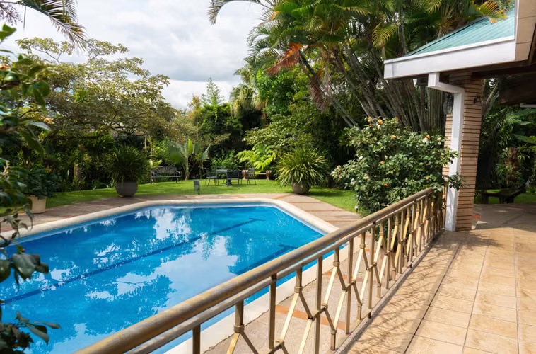 Un oasis privado en el corazón de Yoses Sur - Imagen 2