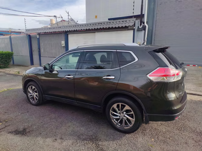 NISSAN XTRAIL 2015 LIMITED 4X4 MOTOR 4 CILINDROS 7 PASAJEROS - Imagen 4