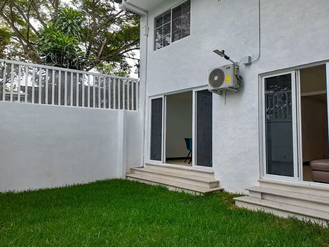 VENTA DE CASA EN CONDOMINIO MONTEREAL Lindora Santa Ana 5043 - Imagen 3