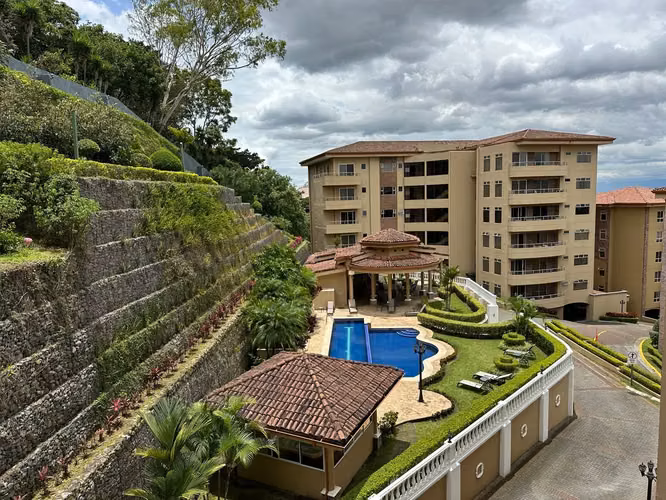 APARTAMENTO CON VISTA EN CONDOMINIO VALLE ARRIBA SAN RAFAEL DE ESCAZÚ 5030 - Imagen 4
