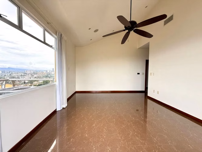 APARTAMENTO CON VISTA EN CONDOMINIO VALLE ARRIBA SAN RAFAEL DE ESCAZÚ 5030 - Imagen 3