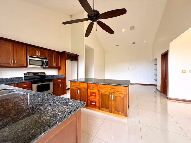 APARTAMENTO CON VISTA EN CONDOMINIO VALLE ARRIBA SAN RAFAEL DE ESCAZÚ 5030 - Imagen 16