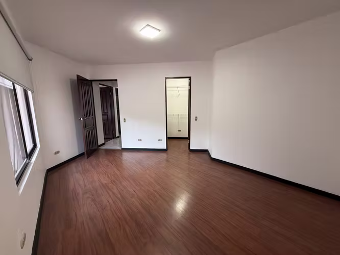 Se vende / Alquila casa con excelente ubicación (MJ) - Imagen 13