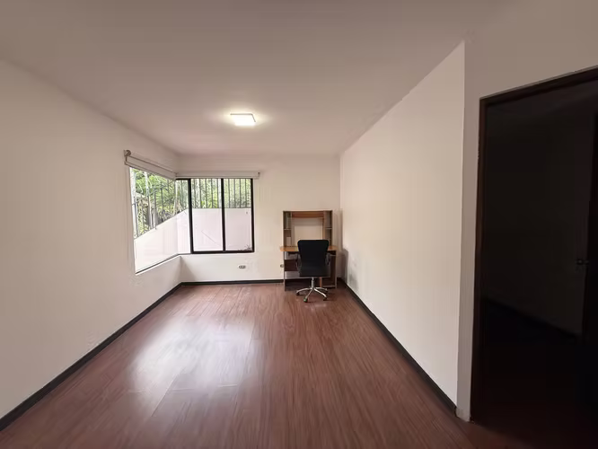 Se vende / Alquila casa con excelente ubicación (MJ) - Imagen 11