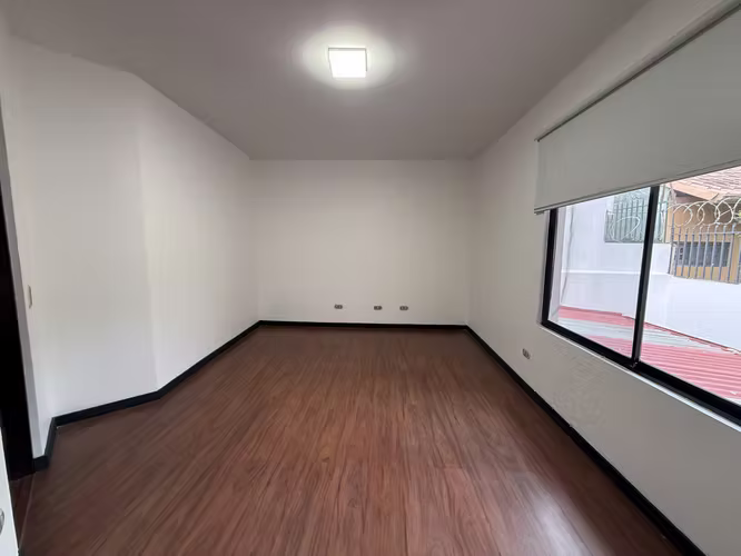 Se vende / Alquila casa con excelente ubicación (MJ) - Imagen 5