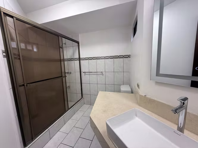 Se vende / Alquila casa con excelente ubicación (MJ) - Imagen 4