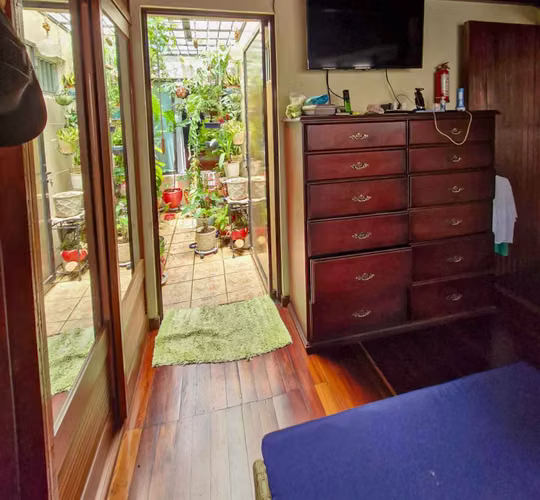 Venta de casa de un nivel con uso ZRMC y amplios espacios